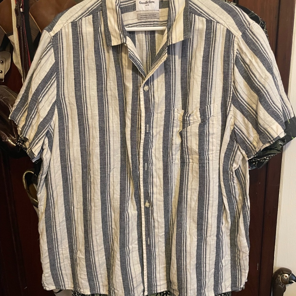 Goodfellow & Co Blue and White Casual Button Down Shirt